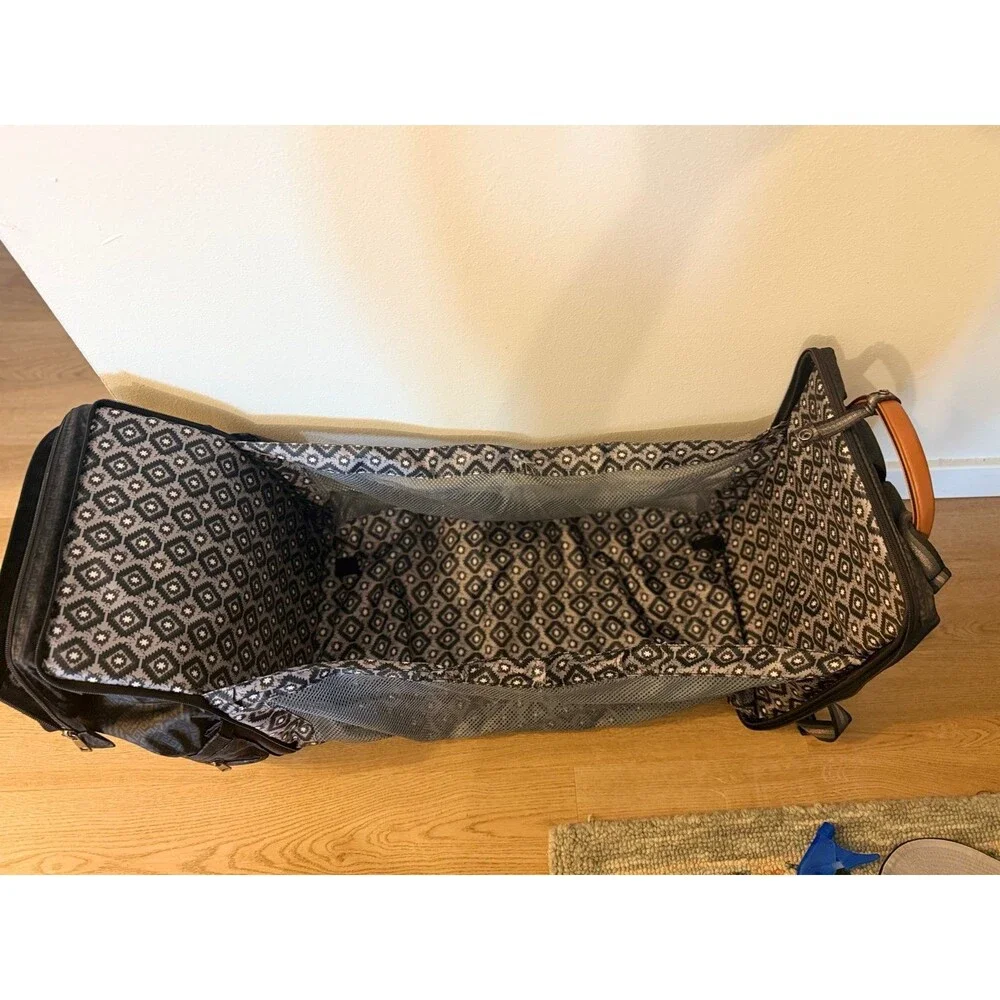 monbébé Geometric Diaper Backpack pull out bassinet